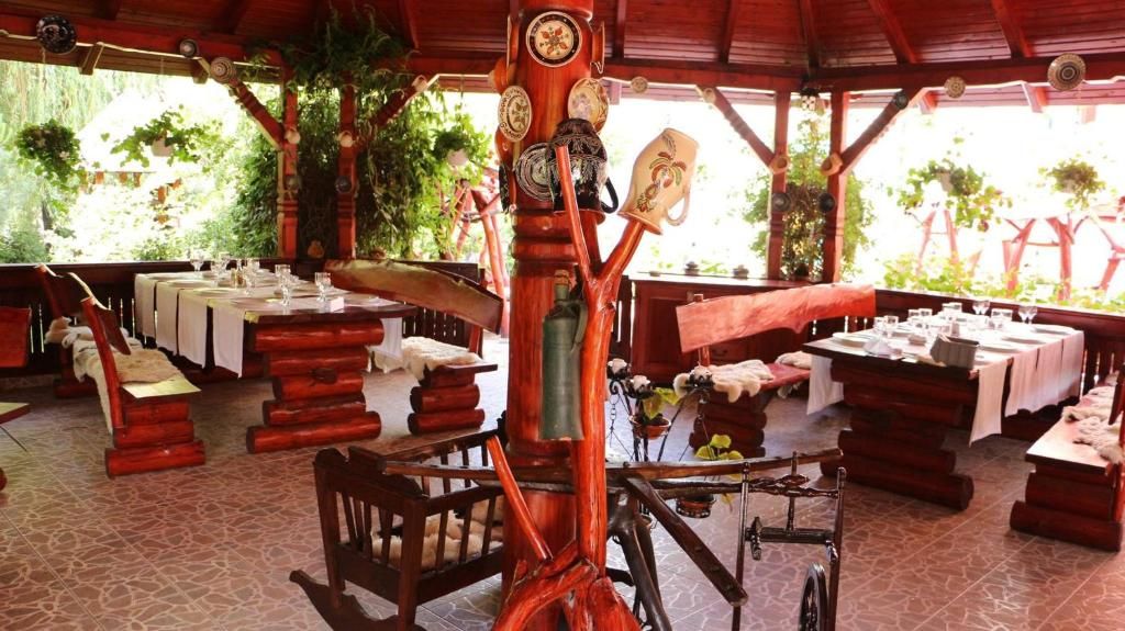 Traditional Dining Room